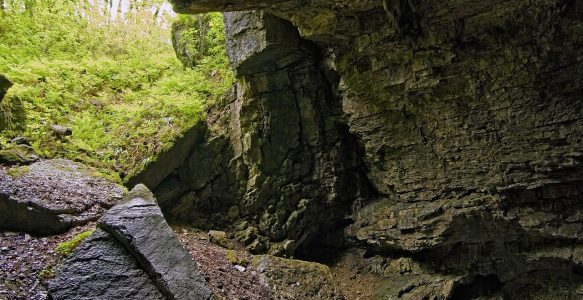 A jump into the fantastic underworld, Potholing